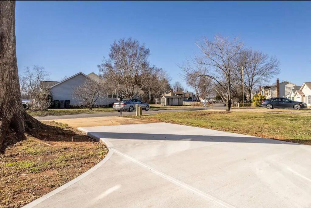 Ferienwohnung 20Min To International Airport! 10Min To Pnc Music! Wifi Charlotte Exterior foto